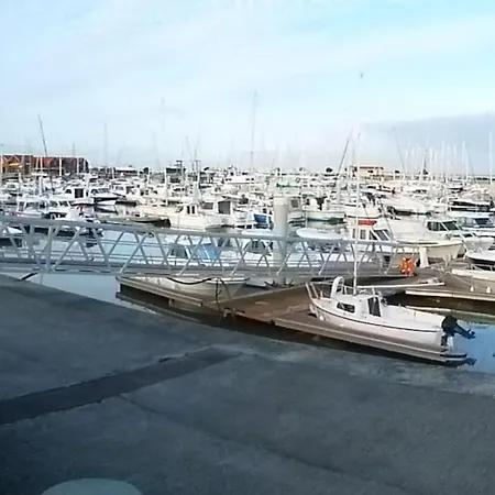 Pres Des Commerces Et Des Plages. Le Verdon-sur-Mer