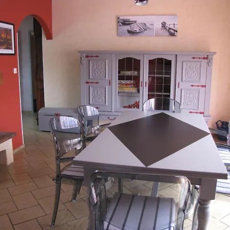 Holiday home Pres Des Commerces Et Des Plages.